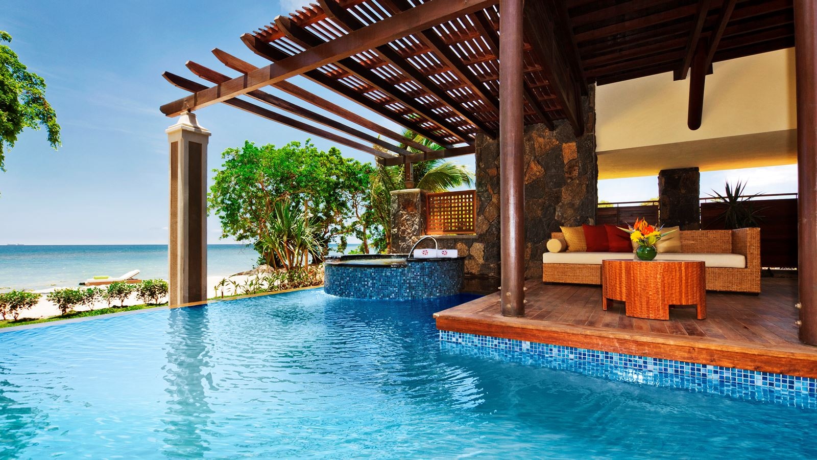 rooms-luxury-oceanfront-pool-suites-with-private-hammam