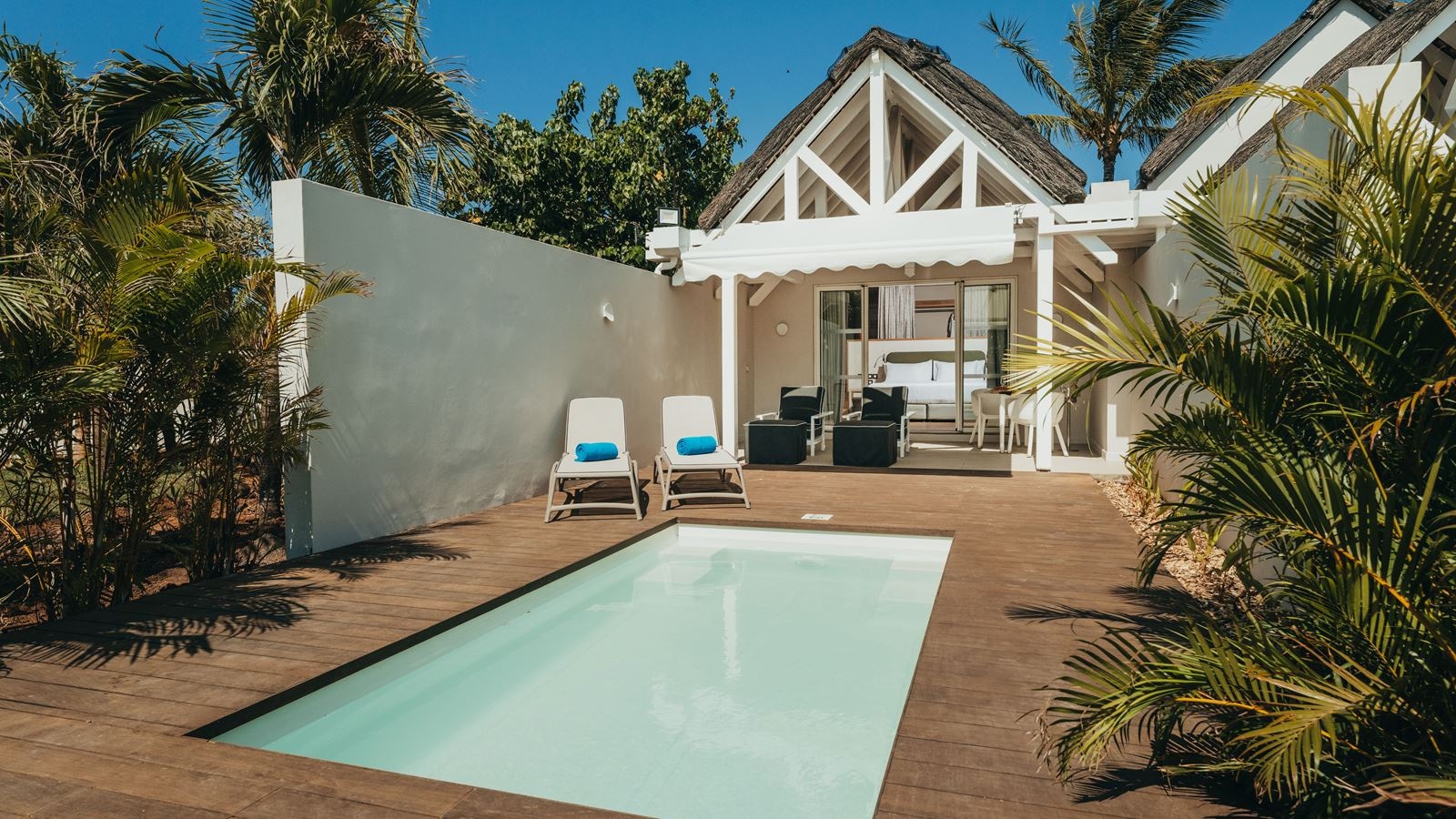 rooms-beachfront-junior-suite-with-private-pool