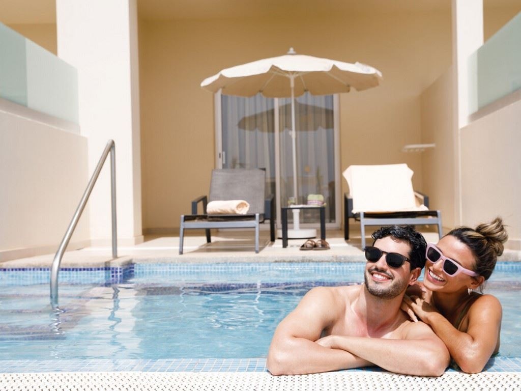 rooms-swim-up-junior-suite-elite