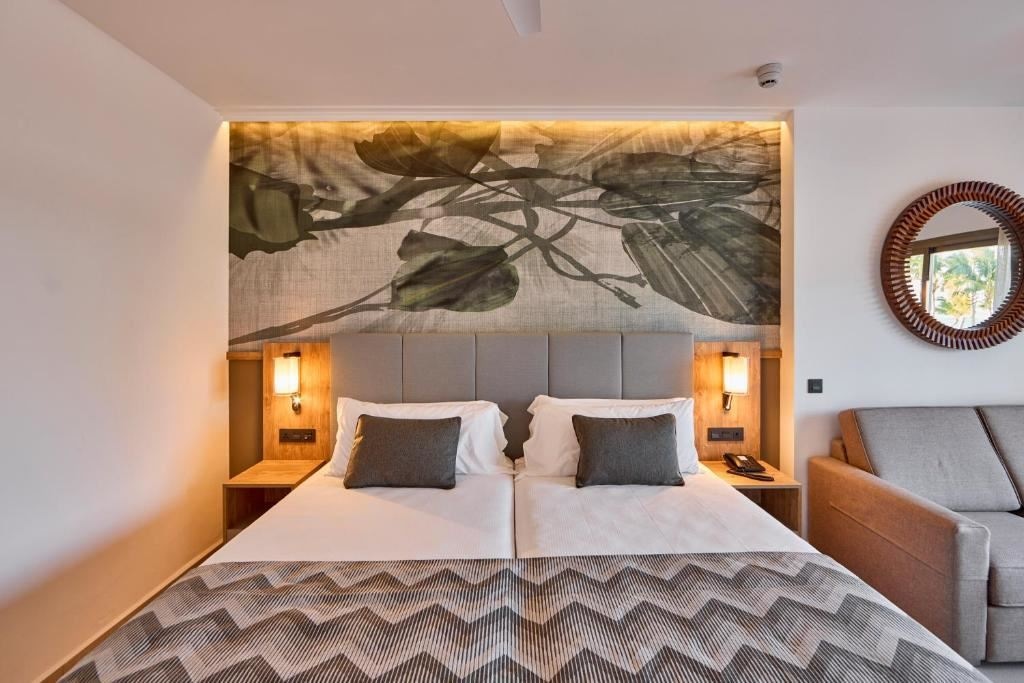 rooms-junior-suite-laterial-sea-view