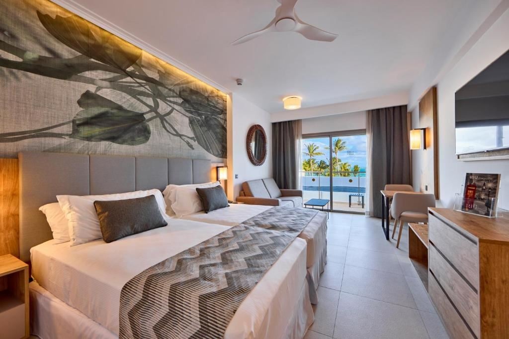 rooms-junior-suite-laterial-sea-view