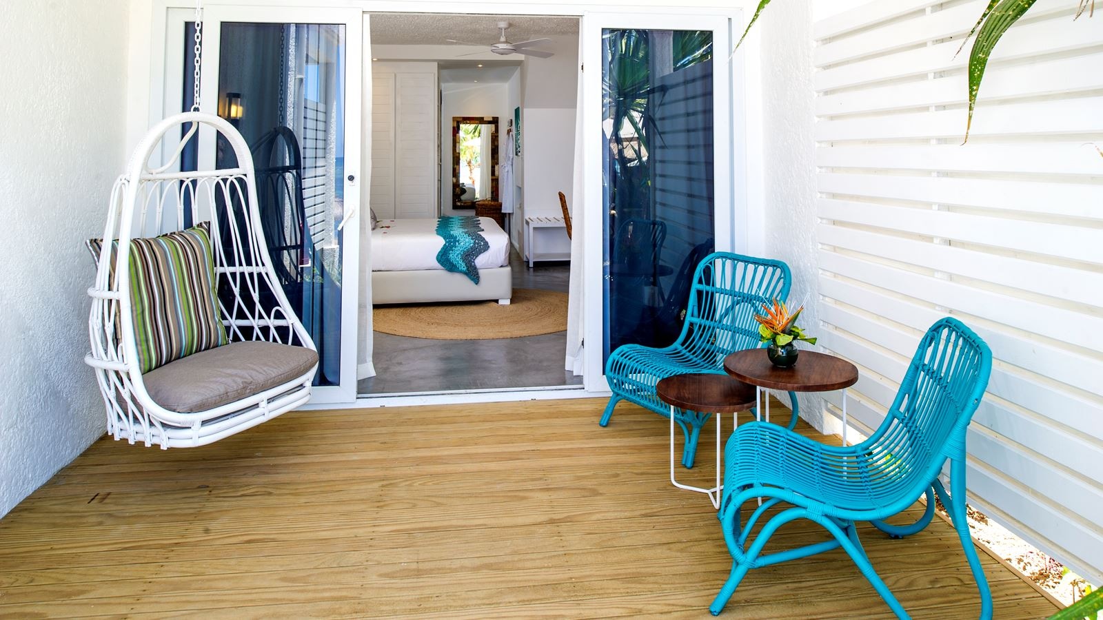 rooms-deluxe-room-beachfront