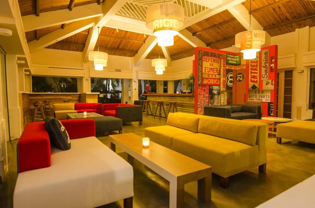 bars-main-bar-and-lounge