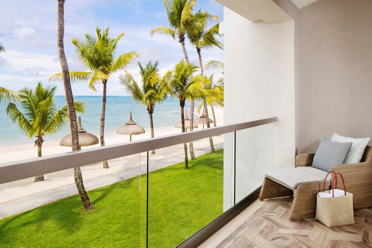 rooms-beach-front-balcony-room