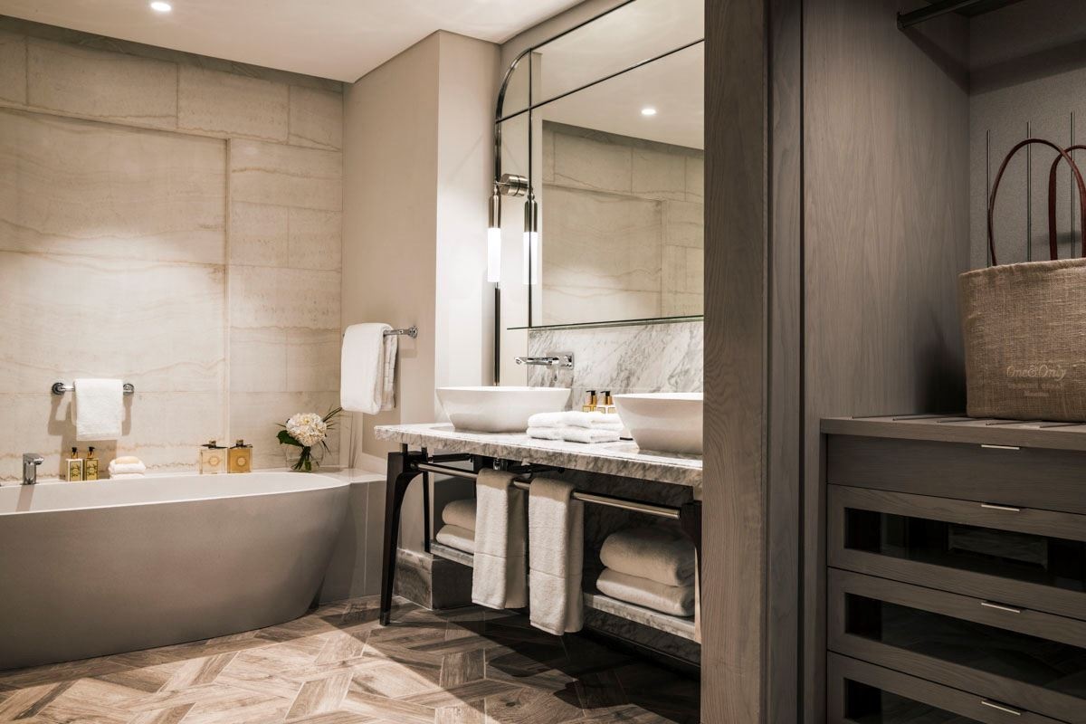 rooms-beach-front-balcony-junior-suite