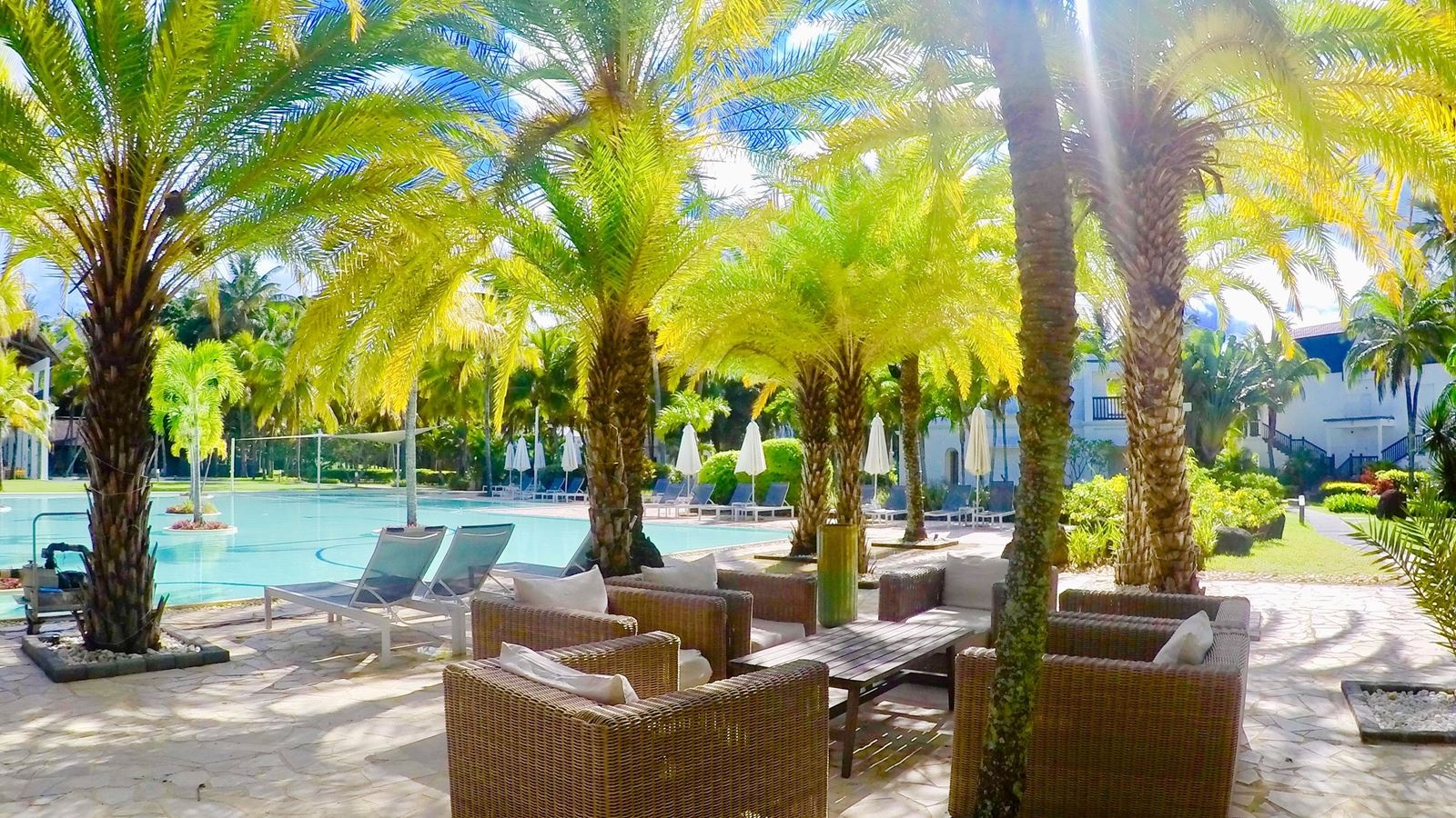 restaurants-pool-bar