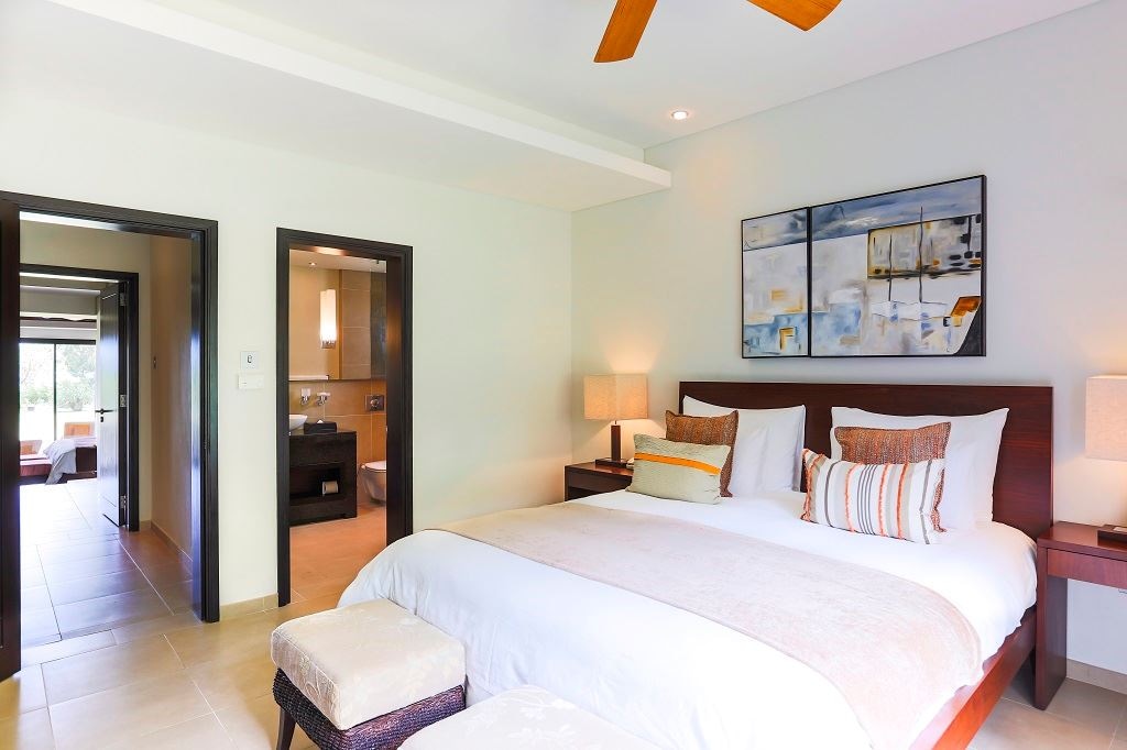 rooms-2-broom-prestige-suite-golf