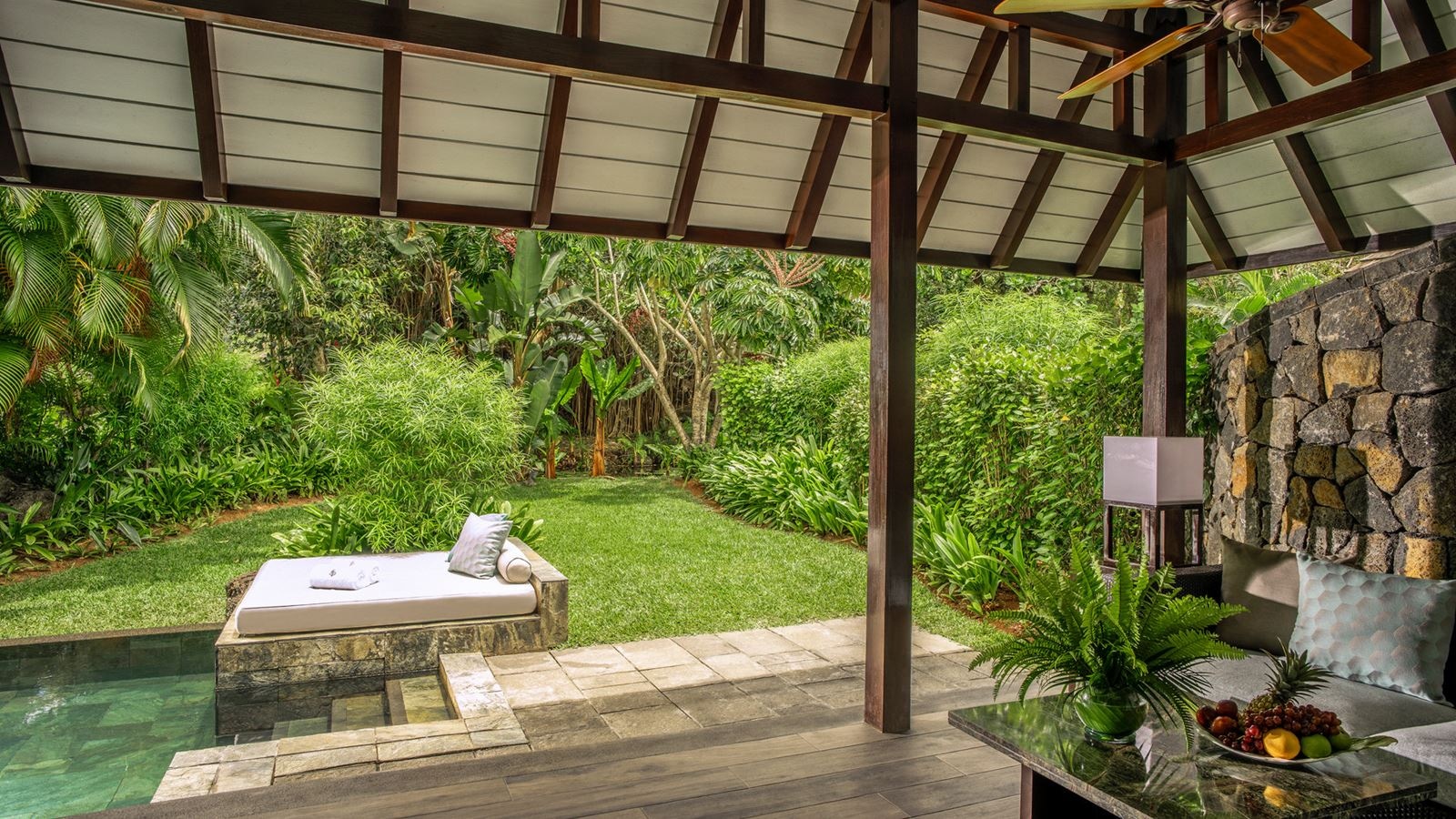 rooms-garden-pool-villa