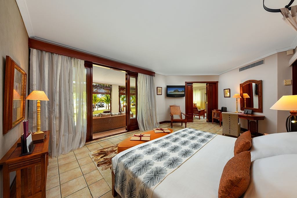 rooms-senior-suite-beachfront