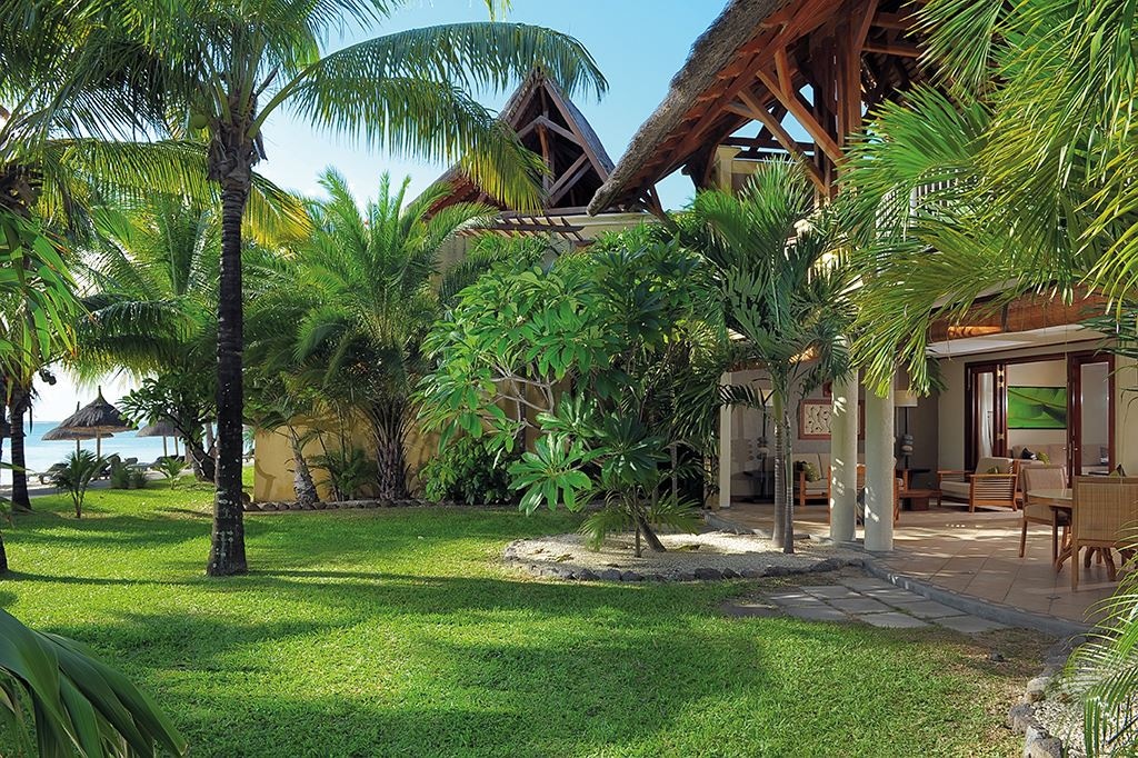 rooms-senior-suite-beachfront