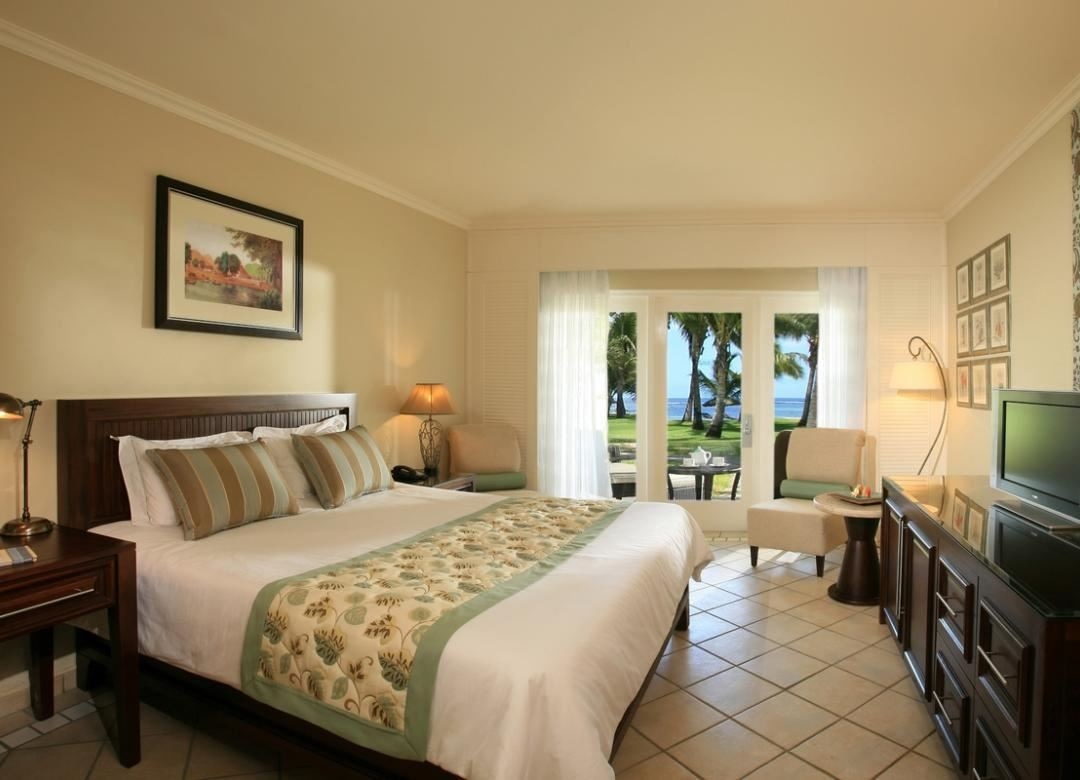 rooms-deluxe-beachfront-room