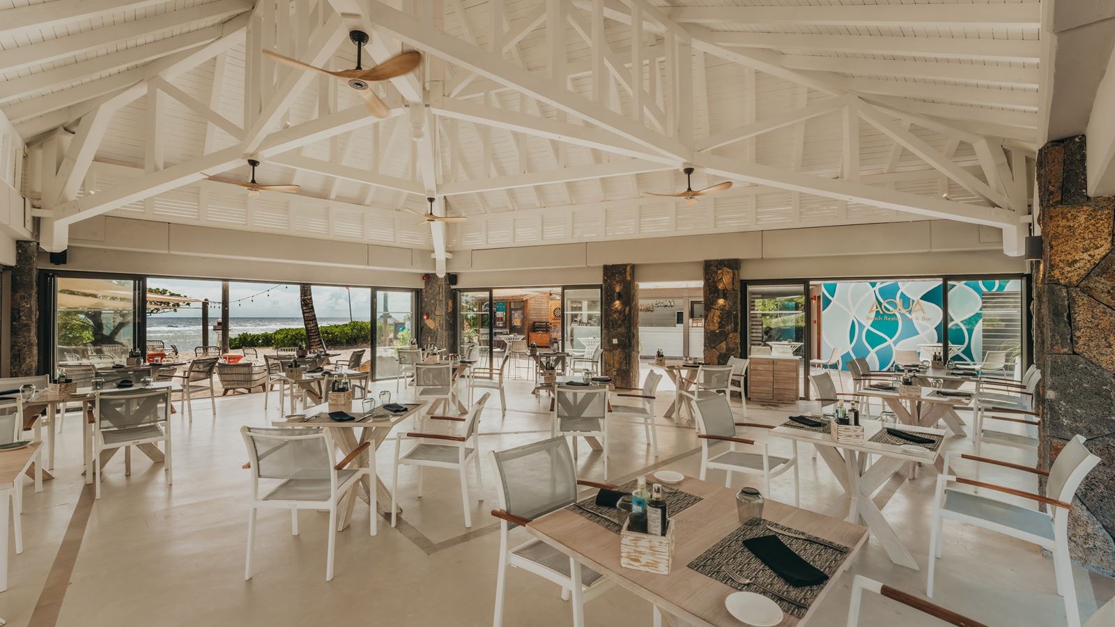 restaurants-aqua-beach-restaurant