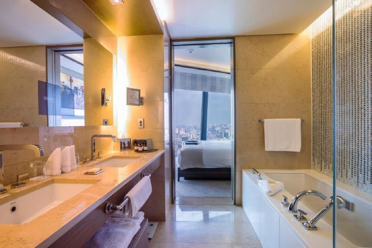 rooms-signature-suite-city-view