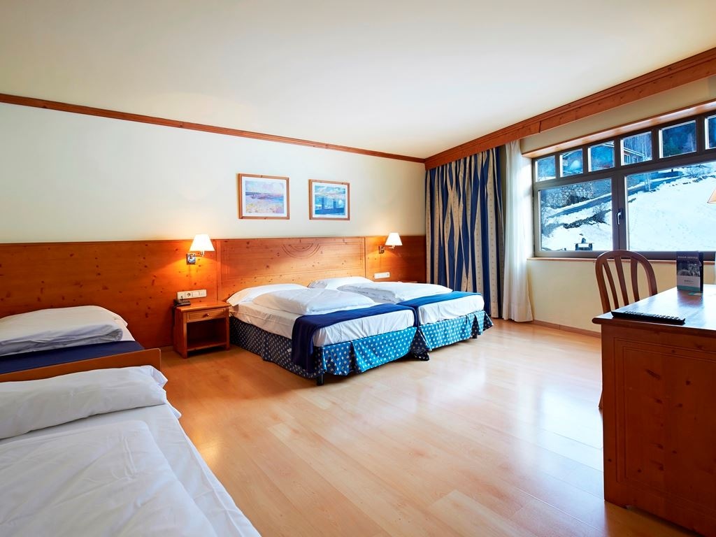 rooms-quadruple-room