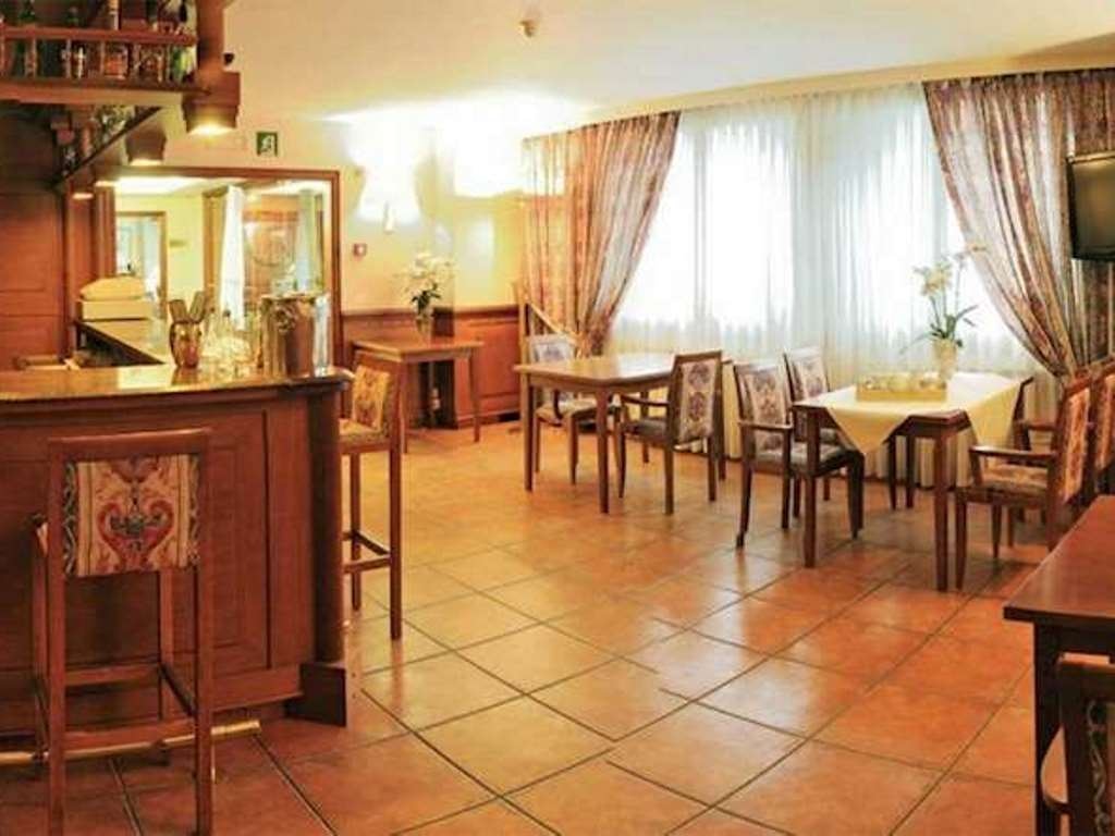 restaurants-restaurant