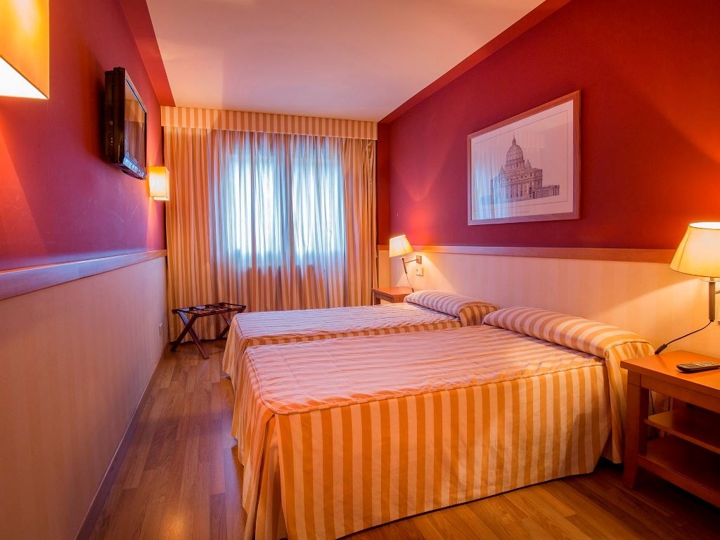 rooms-quadruple-room