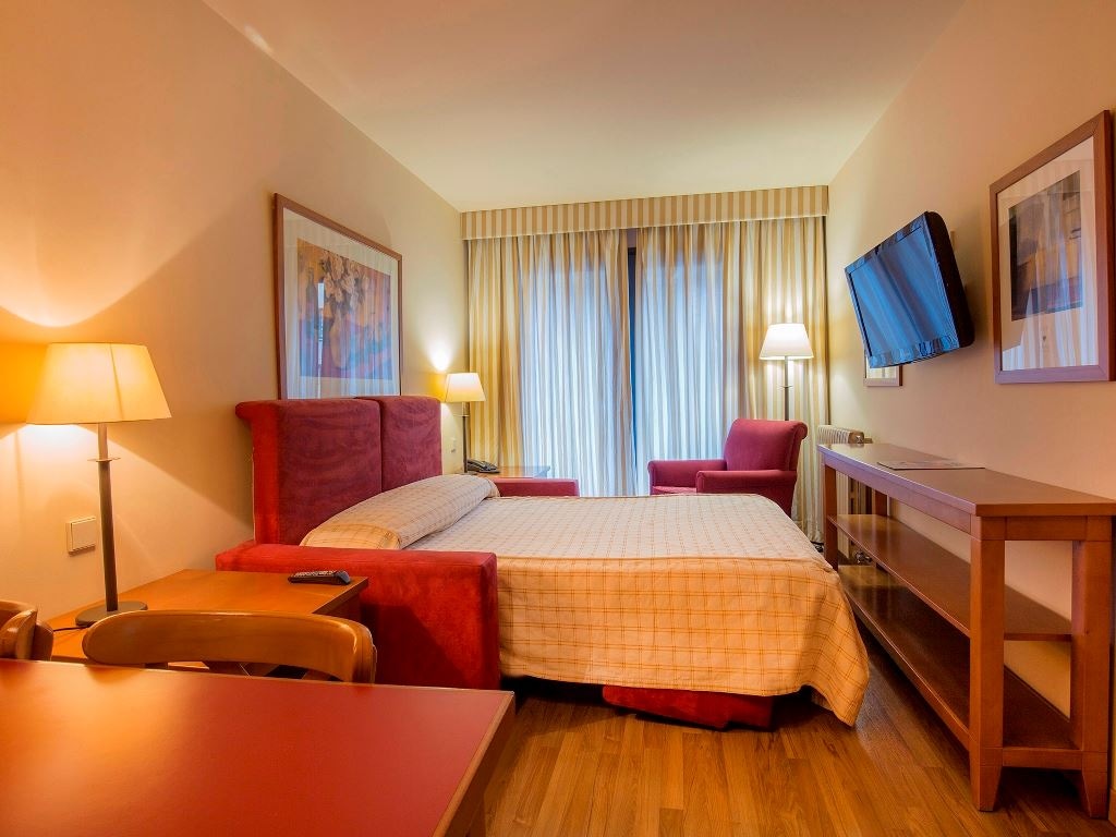 rooms-quadruple-room