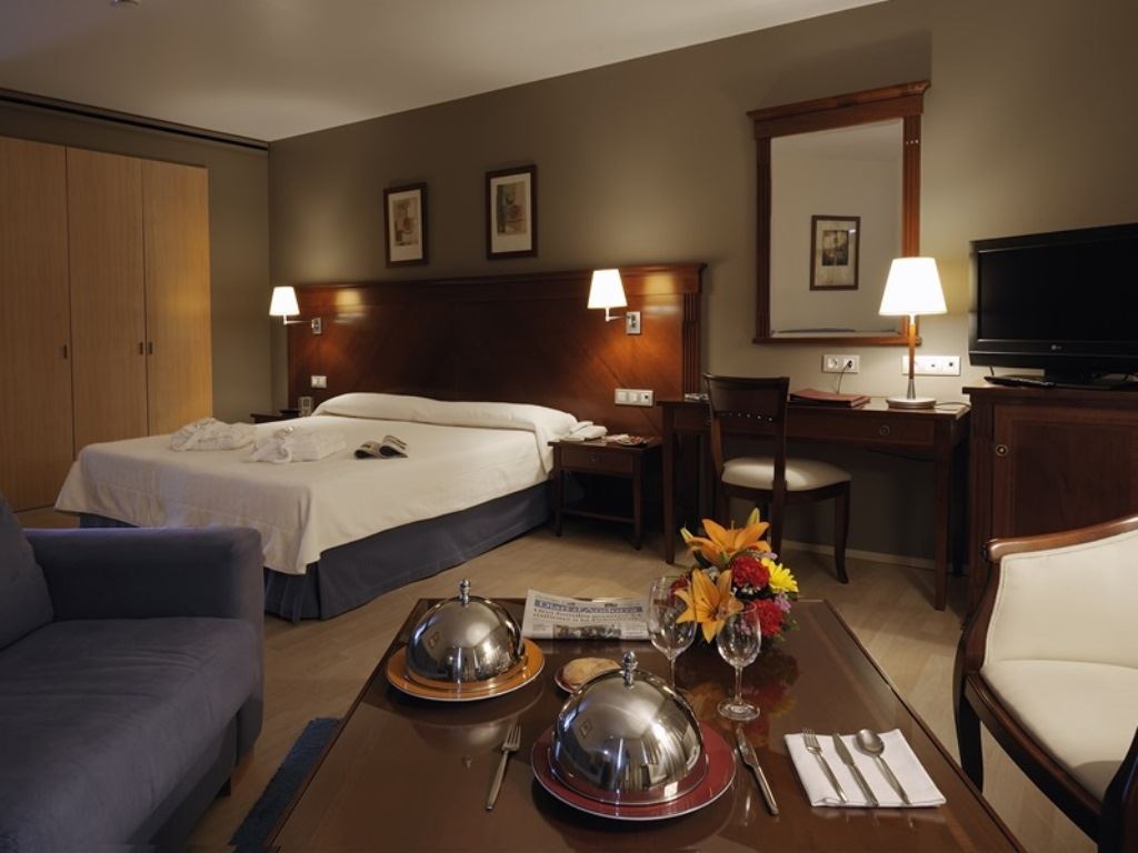 rooms-executive-room