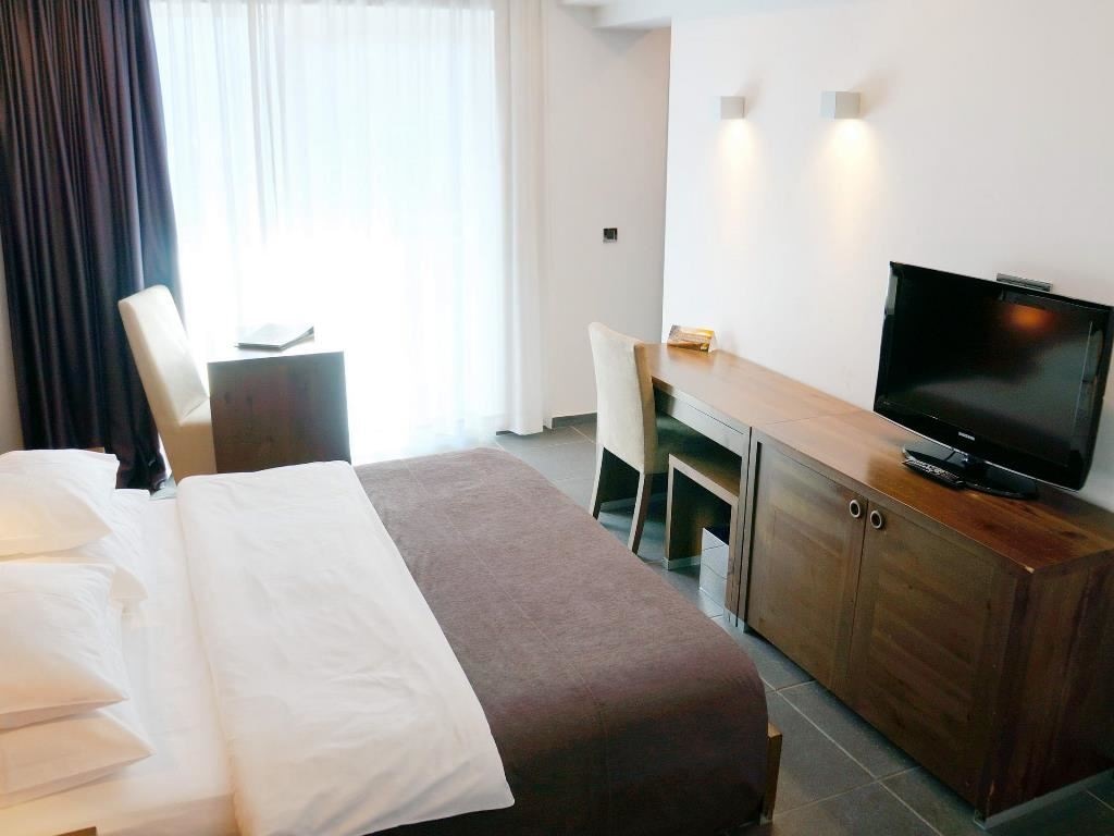 rooms-single-superior-room-side-sea-view