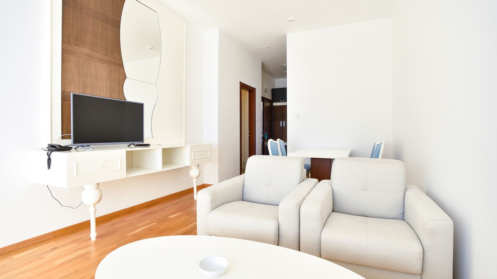 rooms-deluxe-apartment-two-bedroom-sea-view-with-terrace