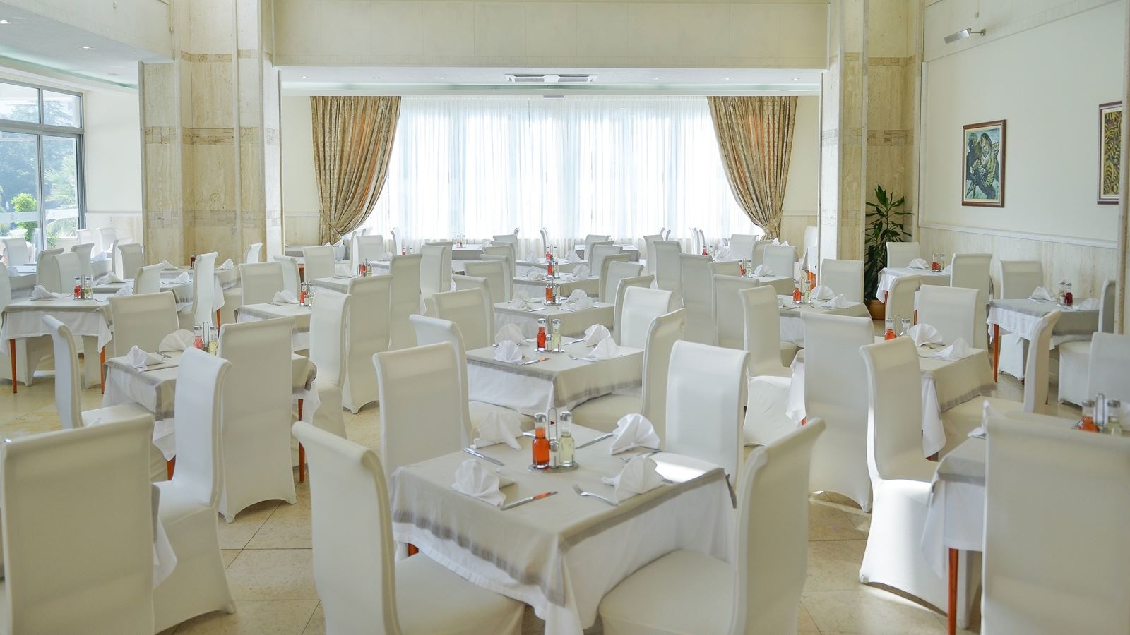 restaurants-main-crystal-restaurant