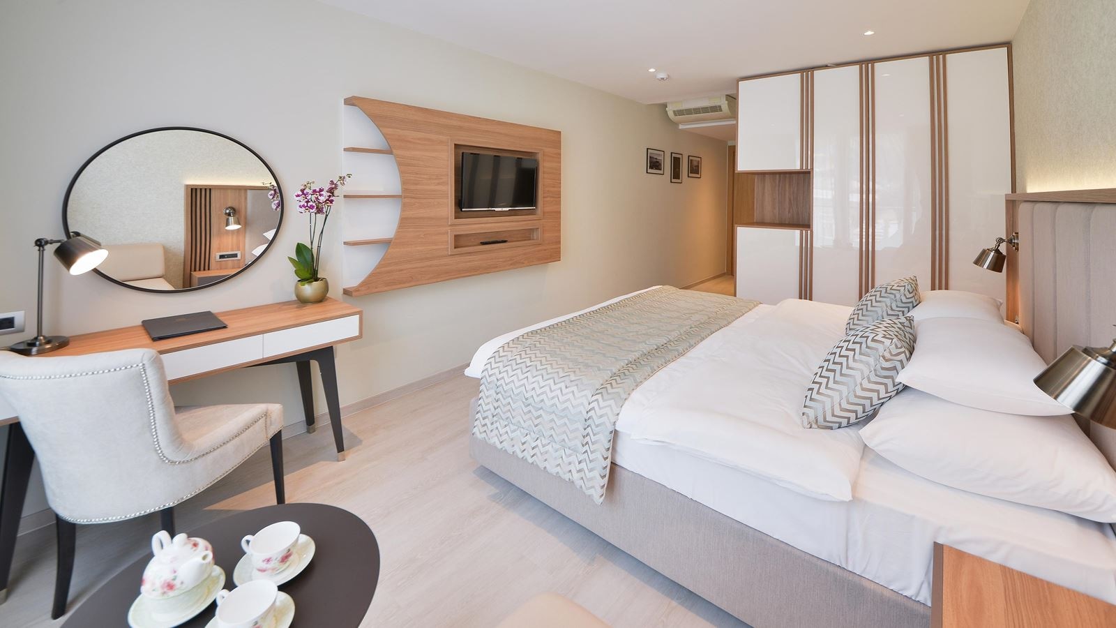 rooms-superior-room-with-french-balcony