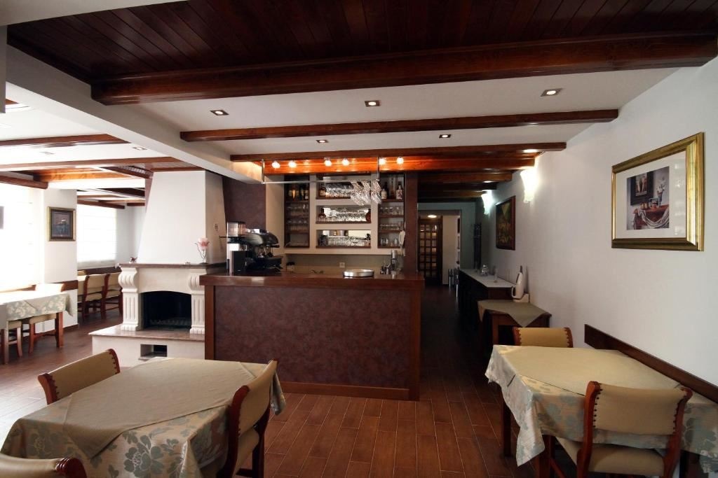 restaurants-restaurants