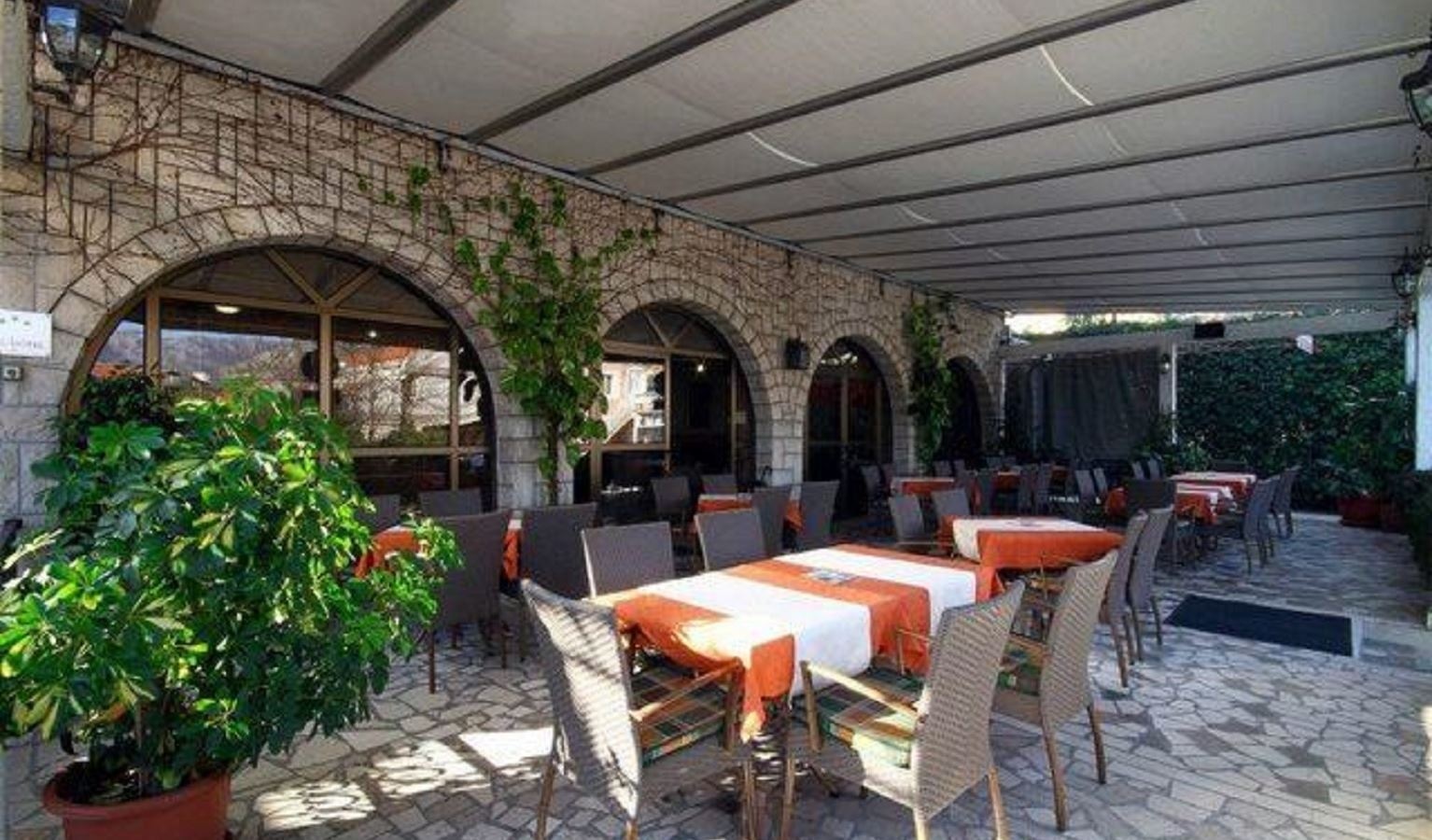 restaurants-restaurants