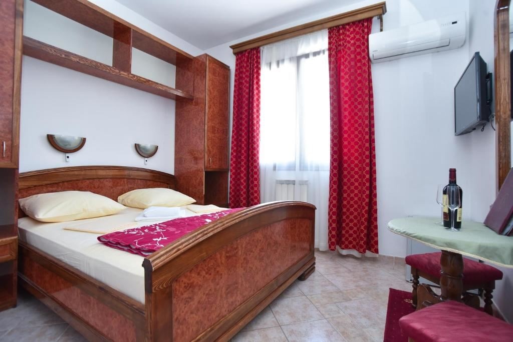 rooms-standard-double-room