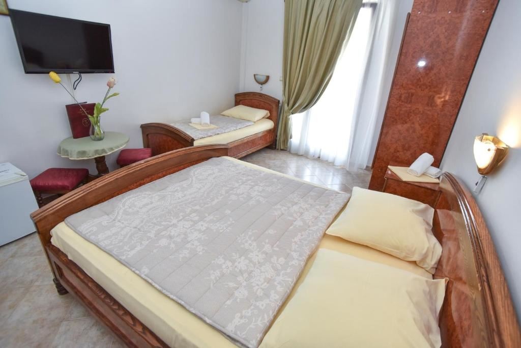 rooms-standard-triple-room