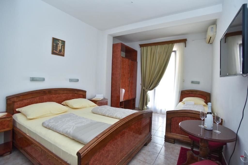 rooms-standard-triple-room