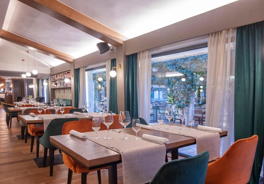 restaurants-restaurants