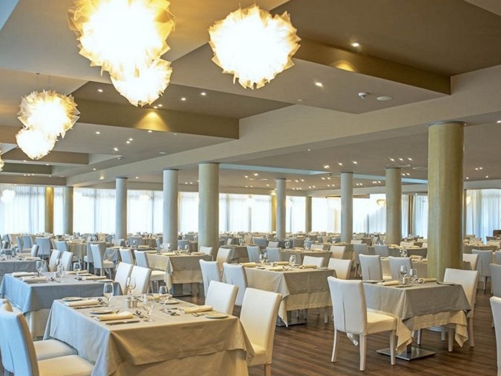 restaurants-restaurant