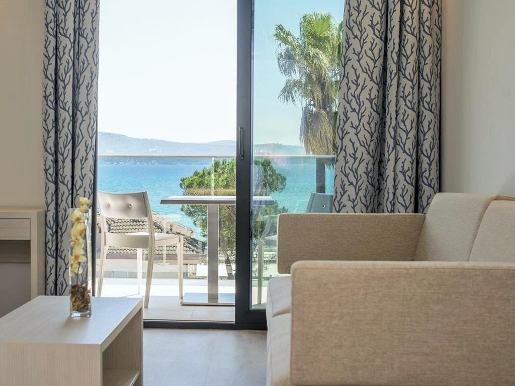 rooms-superior-room-sea-view