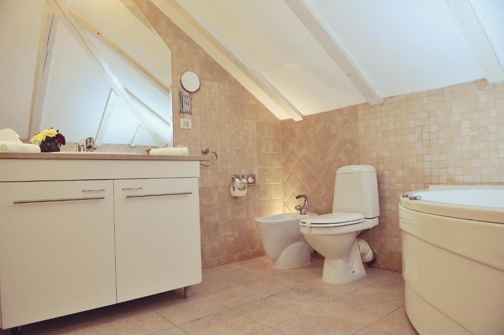 rooms-honeymoon-suite