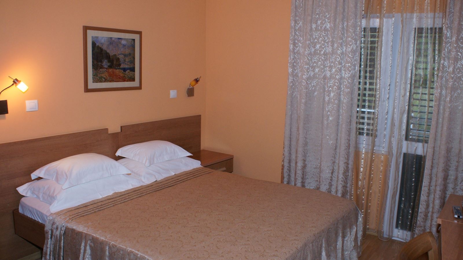 rooms-standard-double-room