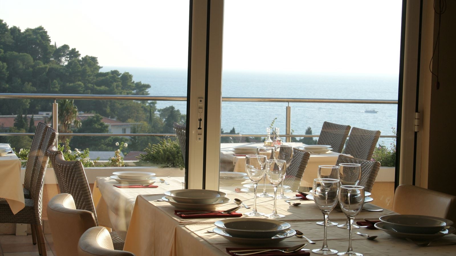 restaurants-breakfast-and-dinner