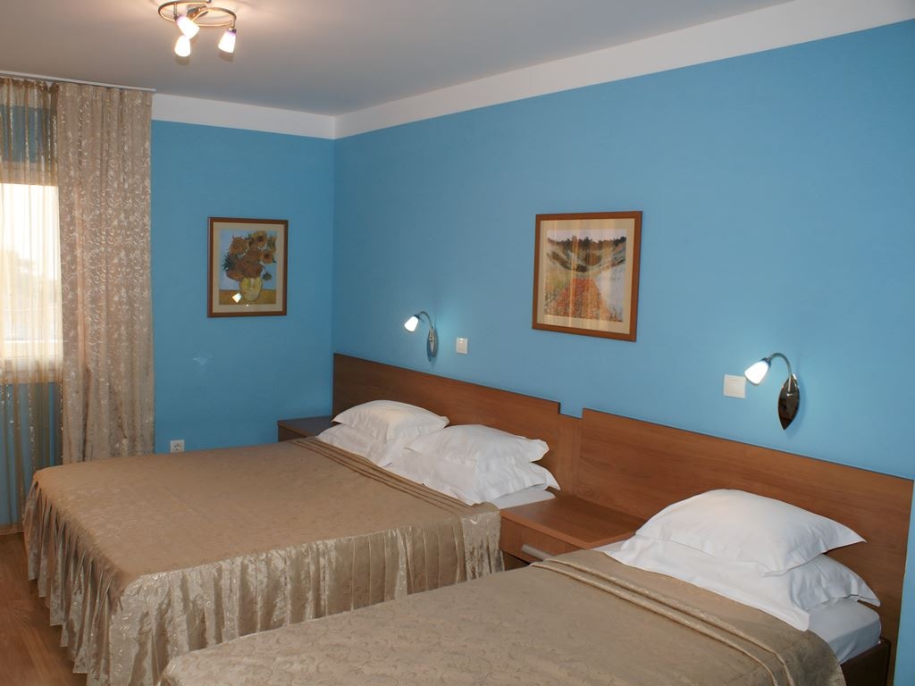 rooms-standard-twin-room