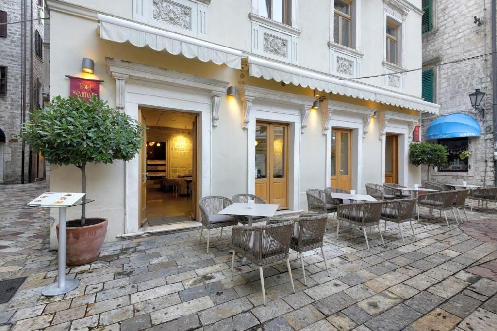 restaurants-restaurants