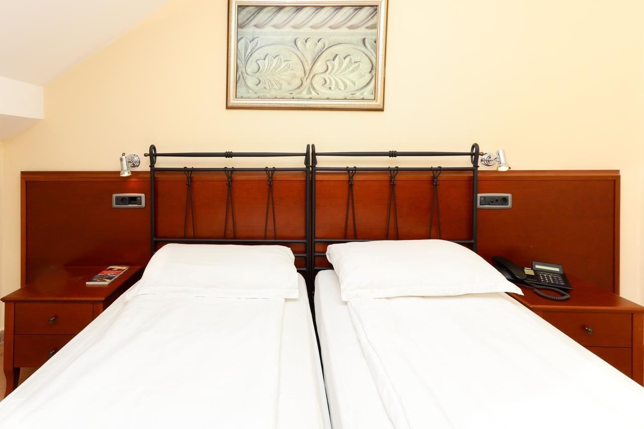 rooms-executive-room