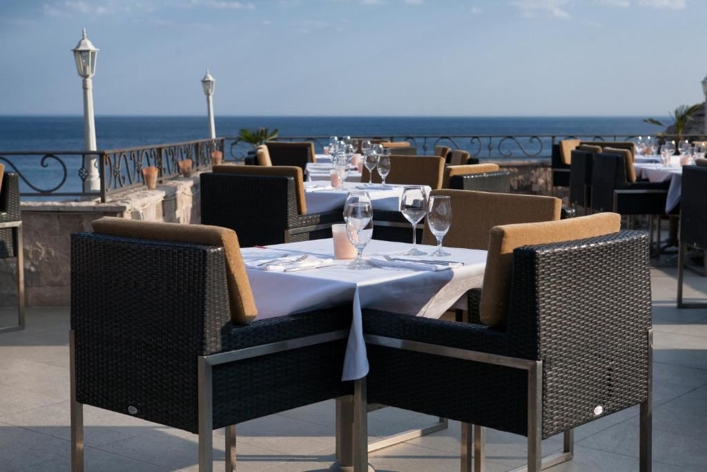 restaurants-restaurants