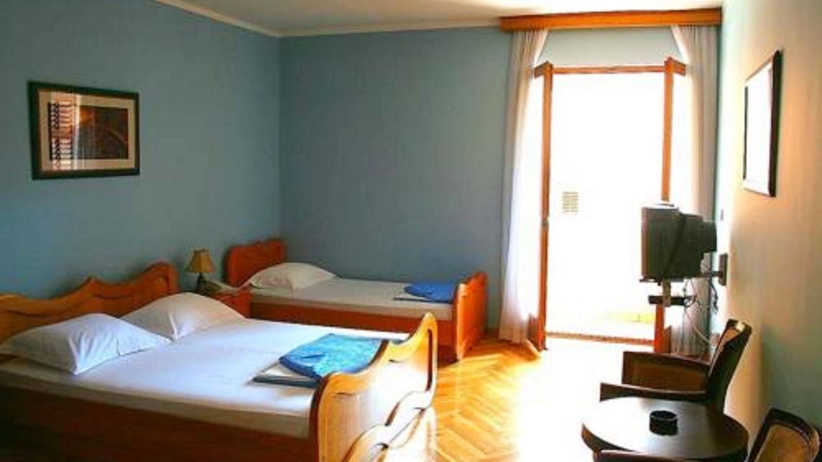 rooms-family-room-sea-view