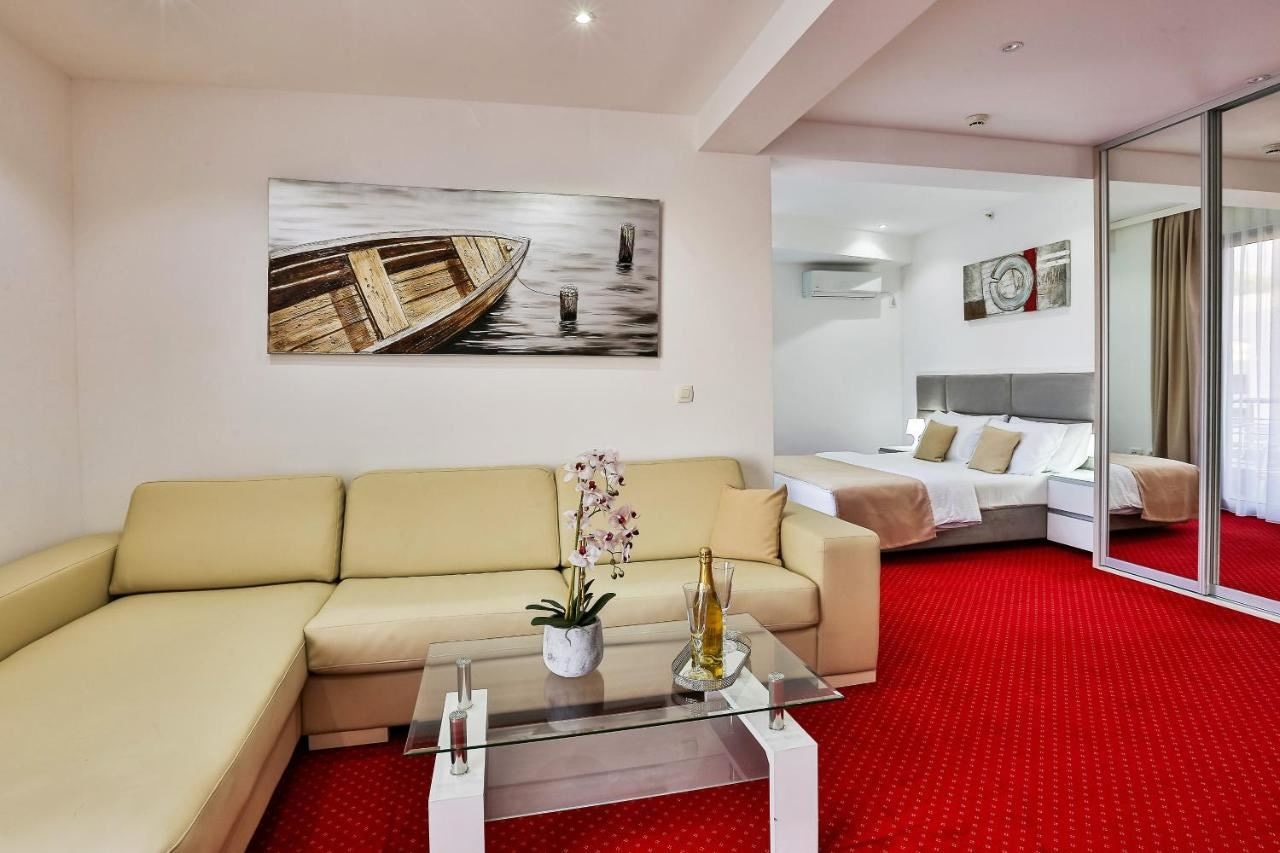 rooms-studio-apartment-with-sea-view