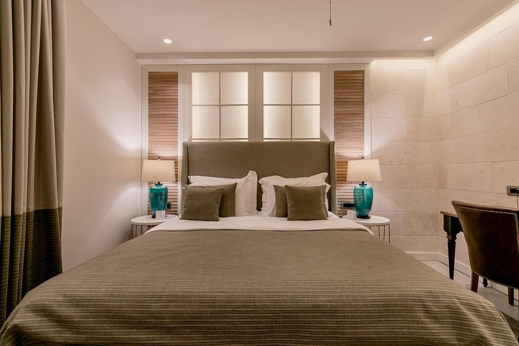 rooms-deluxe-two-bedroom-apartment-sea-view