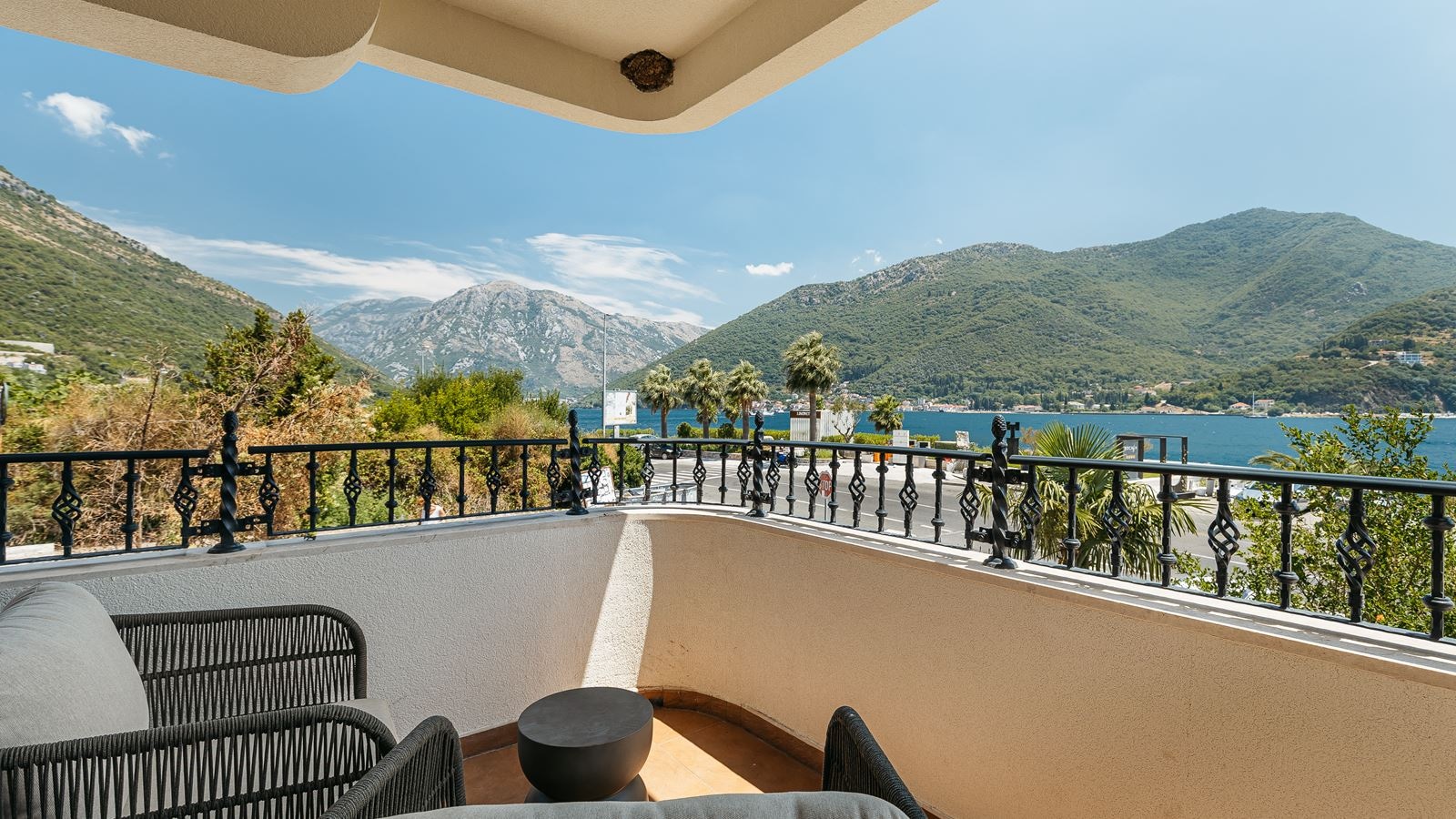 rooms-junior-suite-sea-view-annex-building