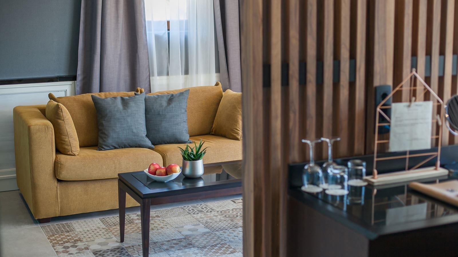 rooms-one-bedroom-suite-mountain-view