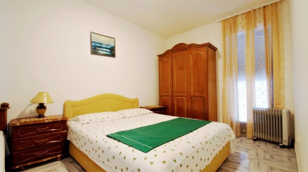 rooms-apartment-5-pax