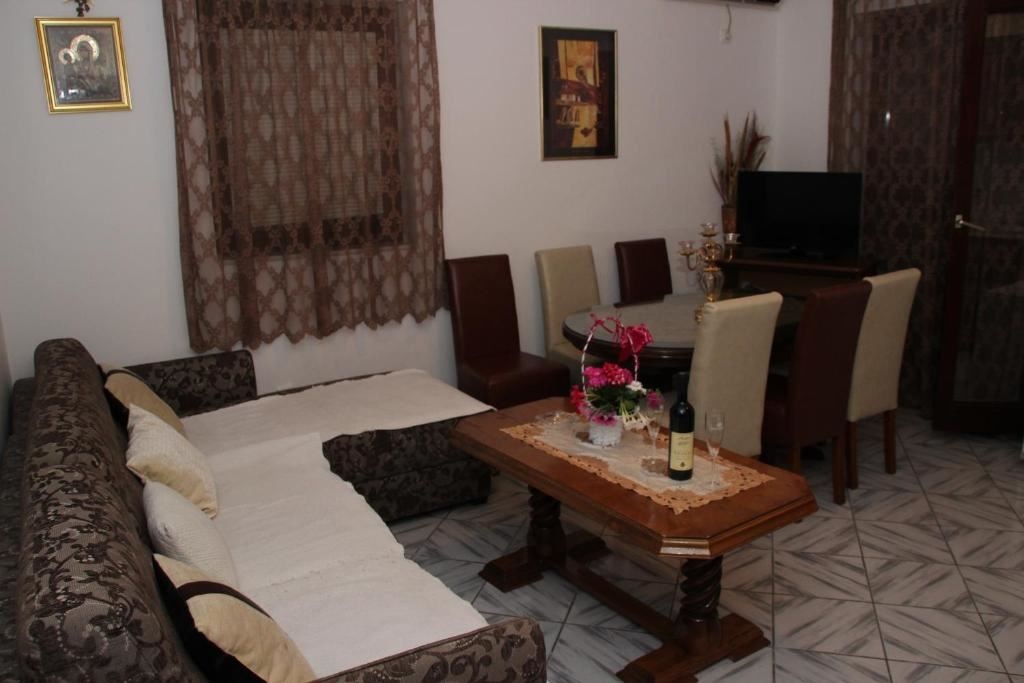 rooms-apartment-6-pax