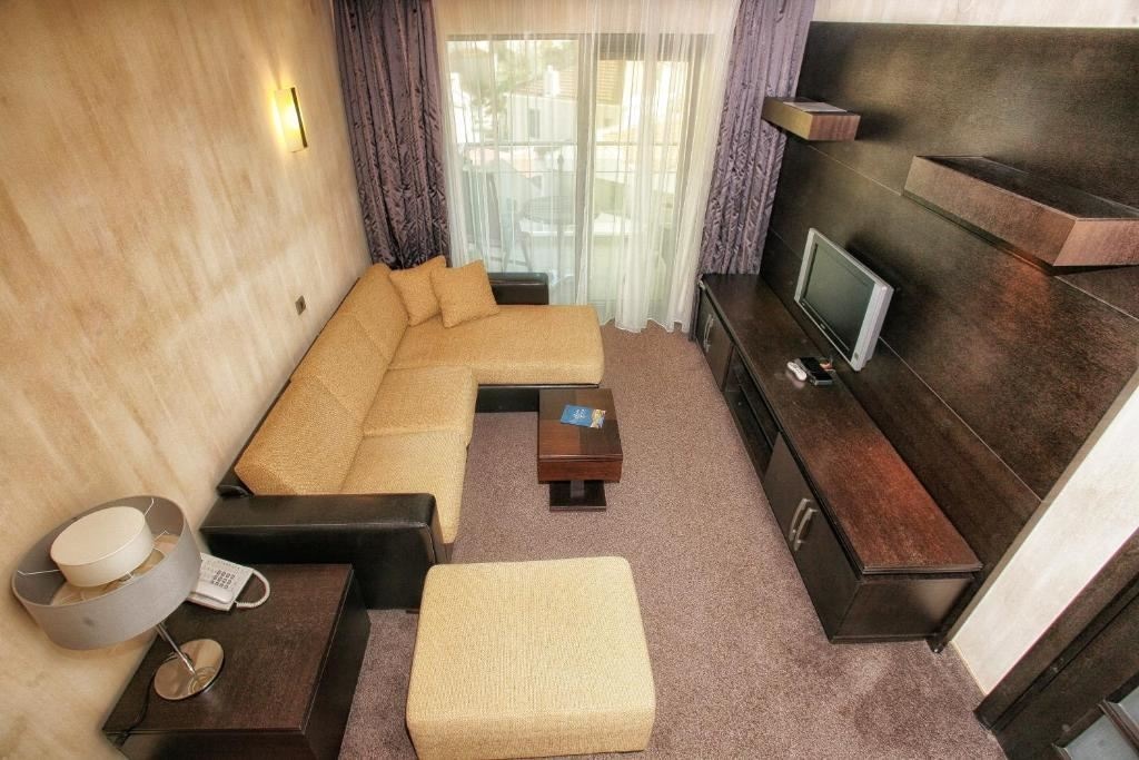 rooms-family-room-sea-view