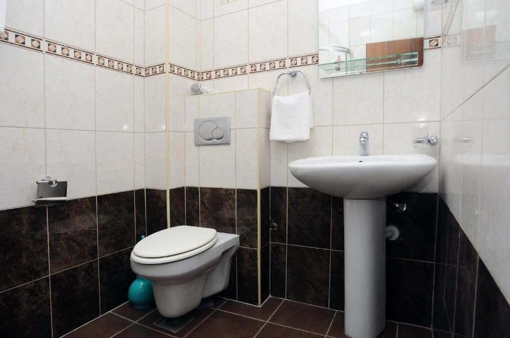 rooms-studio-old-building